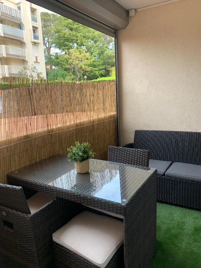 Chaleureux Appartement Face Au Port Sta Lucia, Tout A Pieds, Wifi Saint-Raphaël Екстериор снимка