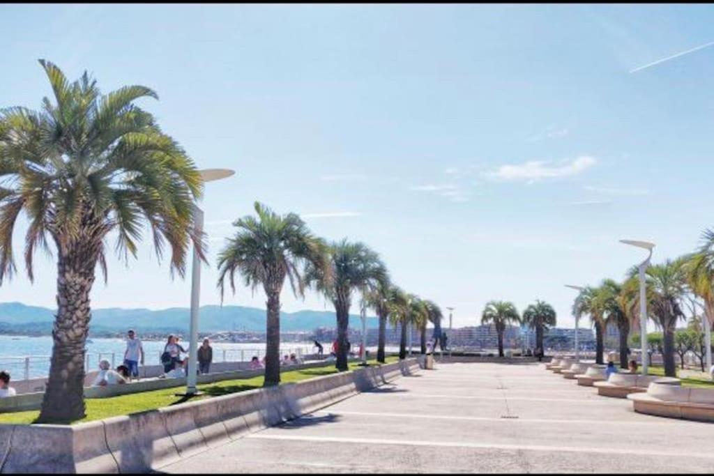 Chaleureux Appartement Face Au Port Sta Lucia, Tout A Pieds, Wifi Saint-Raphaël Екстериор снимка